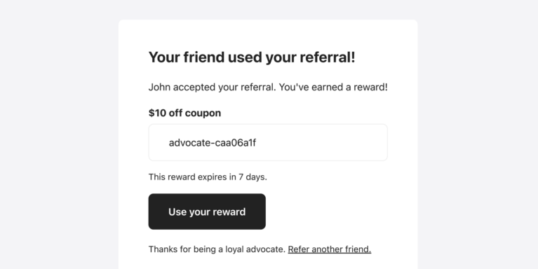 Beispiel-E-Mail-Benachrichtigung vom RewardsWP Empfehlungs-Plugin für WordPress, die einen Rabattgutschein zeigt, den ein Fürsprecher nach einer erfolgreichen Empfehlung verdient hat.
