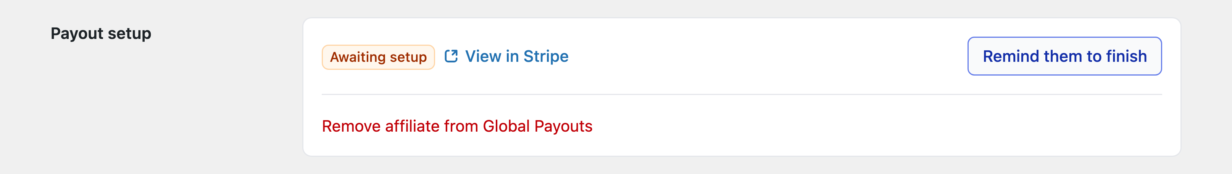 A linha Configuração de pagamento na tela Editar afiliado de um afiliado no AffiliateWP, mostrando um selo Aguardando configuração e um botão Lembre-os de concluir