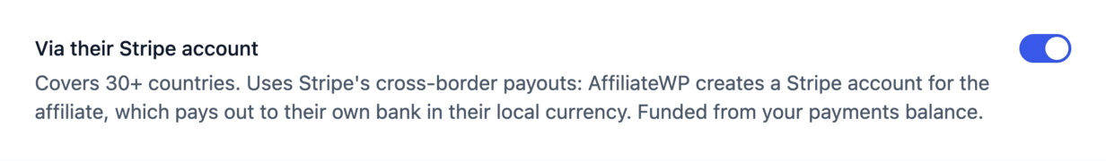 A linha Via sua conta Stripe nas configurações do AffiliateWP, ativada, descrevendo pagamentos internacionais que chegam à conta bancária do próprio afiliado em sua moeda local